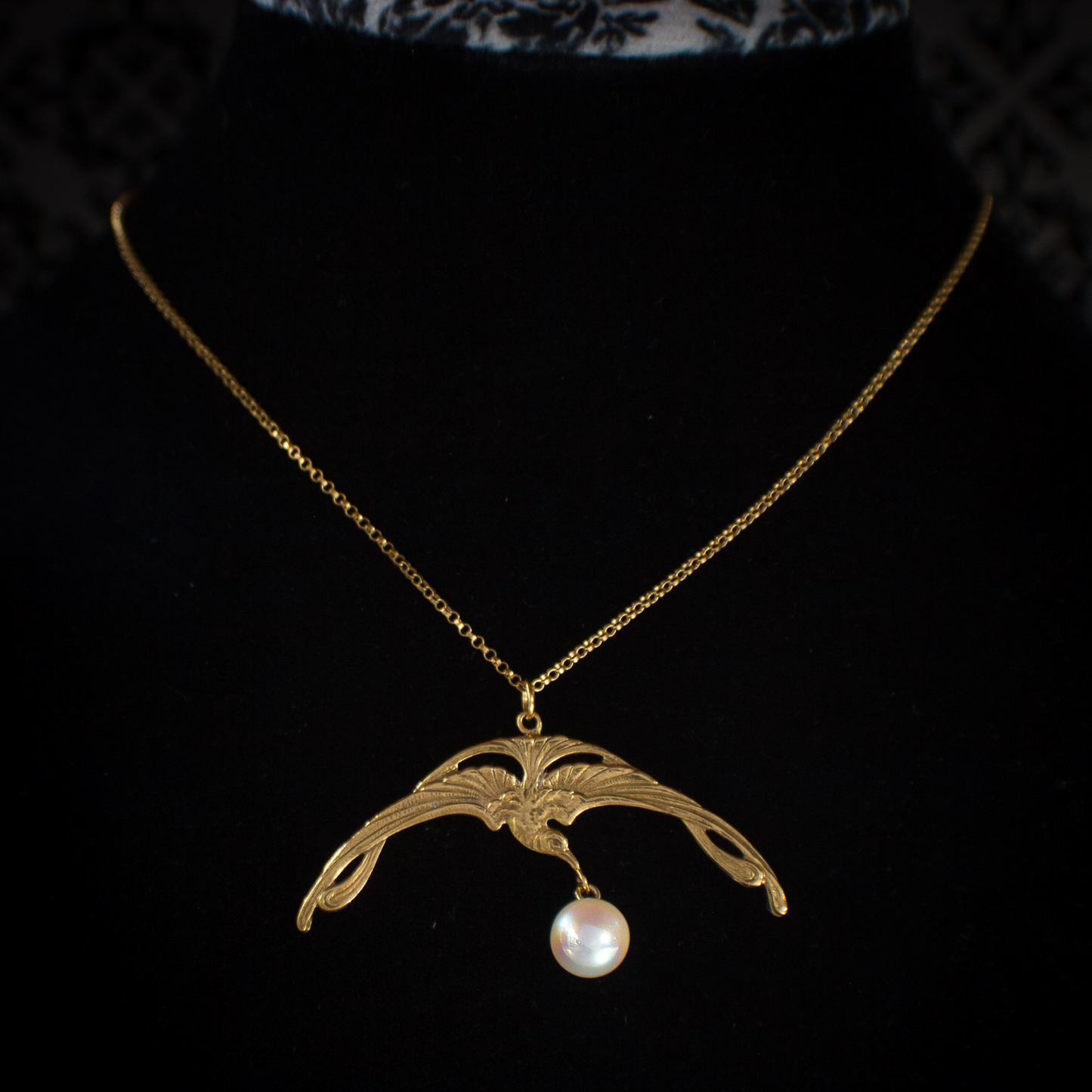 ART NOUVEAU CRANE WITH A PEARL NECKLACE