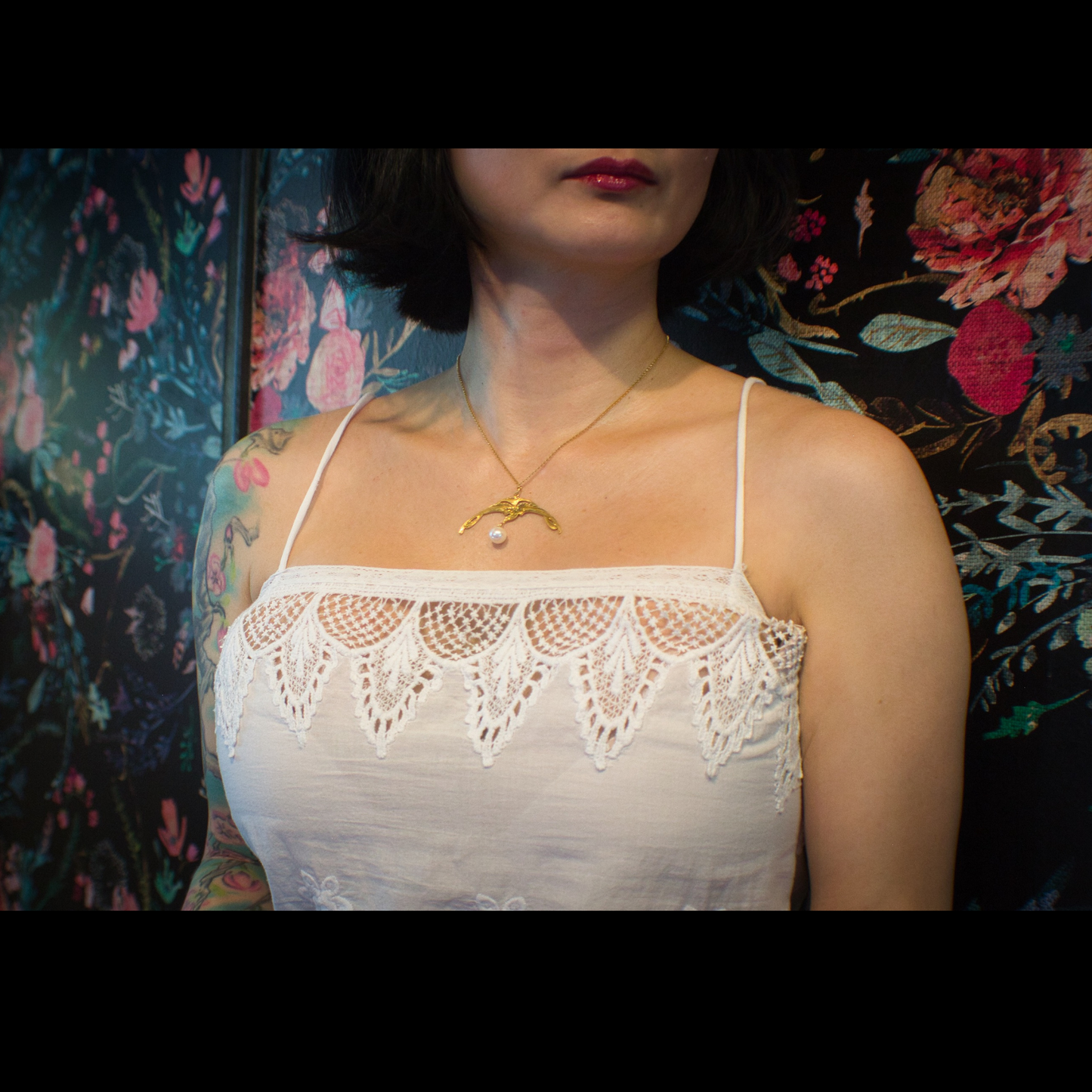 ART NOUVEAU CRANE WITH A PEARL NECKLACE
