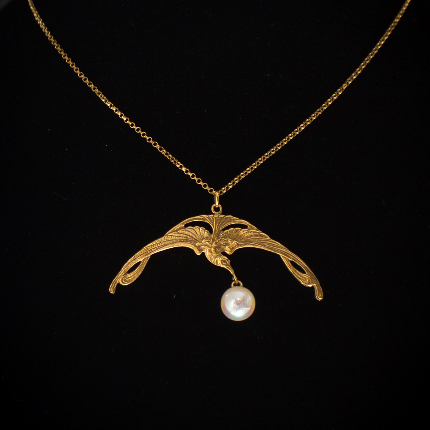 ART NOUVEAU CRANE WITH A PEARL NECKLACE