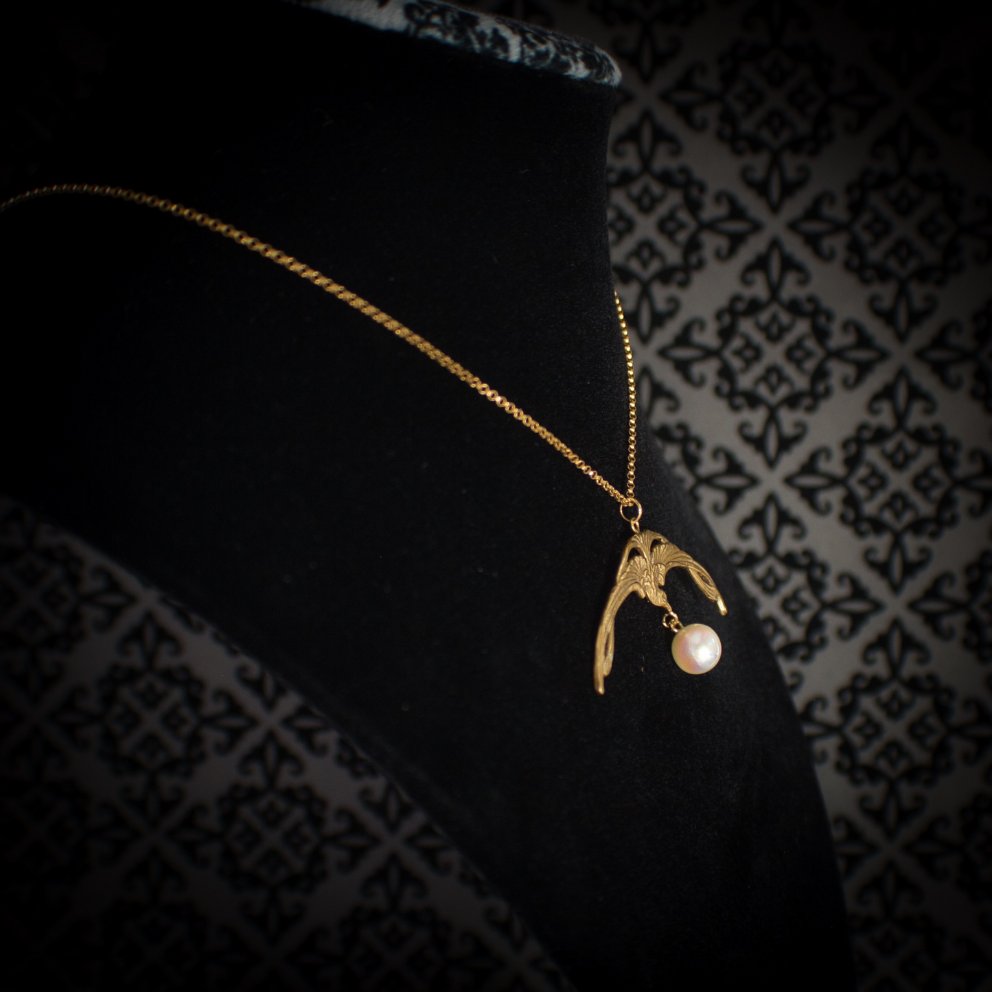 ART NOUVEAU CRANE WITH A PEARL NECKLACE